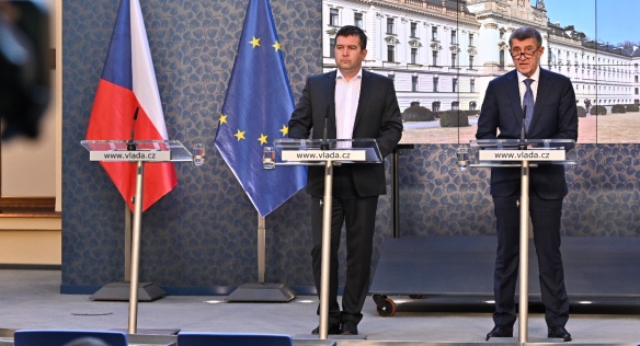 Premiér Andrej Babiš na tiskové konferenci oznámil vyhlášení stavu nouze a další zpřísnění preventivních opatření, 12. března 2020.