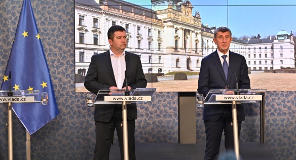 Premiér Andrej Babiš na tiskové konferenci oznámil vyhlášení stavu nouze a další zpřísnění preventivních opatření, 12. března 2020.