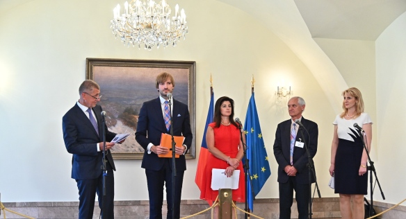 Lékaři z Česka a Izraele si v Praze v rámci sympozia o léčebném konopí vyměnili zkušenosti z klinické praxe, 17. června 2019.