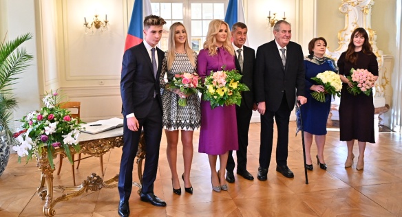 Premiér Babiš s rodinou se zúčastnil tradičního novoročního oběda v Lánech