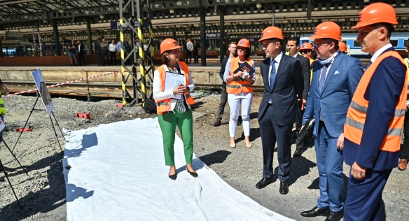 Na kontrolním dnu se premiér Babiš a vicepremiér Havlíček seznámili s postupem prací na dostavbě podchodu, 24. června 2020.