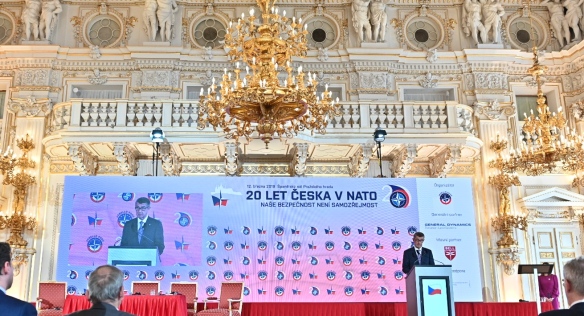 Premiér: Být členem NATO znamená, že jsme spolehlivým partnerem, který ctí zásady svobody a demokracie