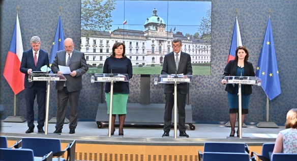 Vláda na jednání v pondělí 20. května 2019 schválila návrhy novel zákonů řešících problém s dvojí kvalitou potravin a zboží.