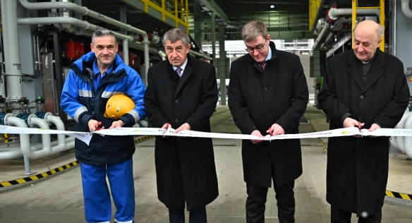 Slavnostní přestřižení pásky nové, moderní výdejní lávky ČEPRO v Loukově za účasti premiéra Andreje Babiše, 5. února 2020.