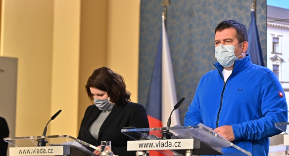 Vláda rozhodla o prodloužení omezení pohybu na veřejnosti až do 1. dubna, schválila také další kroky na podporu zaměstnavatelů