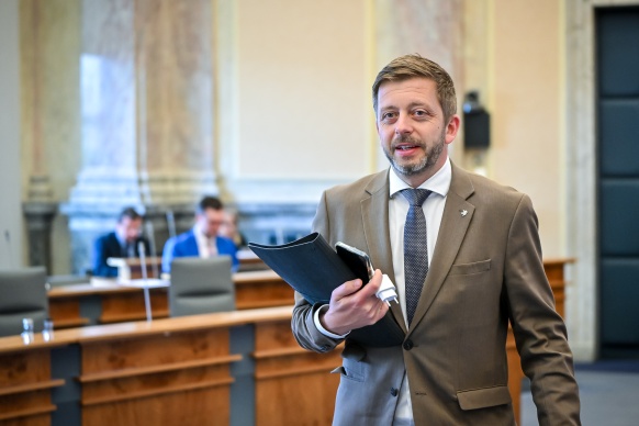 Vláda se symbolicky připojila k Národnímu dni beze spěchu, který má upozornit řidiče na zbytečnost a rizika spěchu za volantem, 23. dubna 2025.