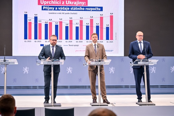 Vicepremiér a ministr práce a sociálních věcí Marian Jurečka seznámil veřejnost s finanční bilancí pomoci uprchlíkům, 21. května 2025.