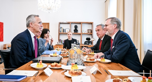 S generálním tajemníkem NATO Jensem Stoltenbergem jednal premiér Petr Fiala o bezpečnosti Evropy a podpoře Ukrajiny, 30. května 2024.