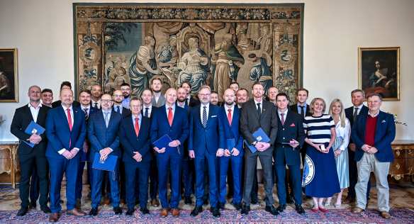 Společná fotografie zástupců vlády s českou baseballovou reprezentací, 13. dubna 2023.