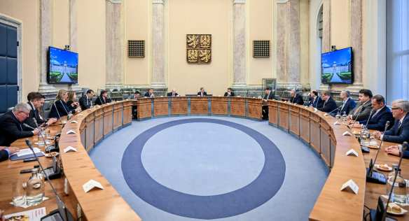Členové vlády jednali se zástupci profesních komor, 13. dubna 2023.