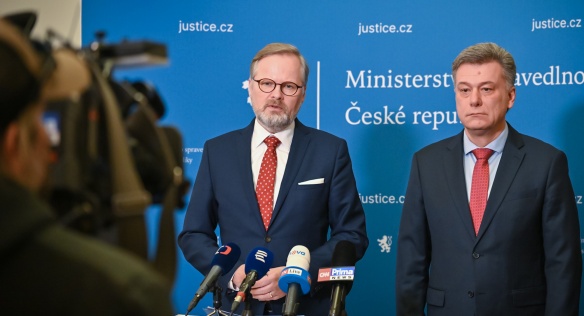 Premiér Petr Fiala na další bilanční návštěvě probral s ministrem spravedlnosti Pavlem Blažkem dosavadní práci jeho resortu, 30. ledna 2022.