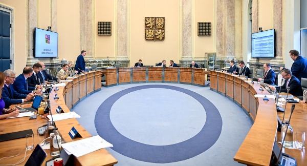 Vláda Petra Fialy se sešla k další schůzi ve Strakově akademii, 8. října 2025.