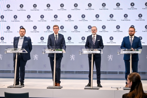 Vláda Petra Fialy se sešla k další schůzi ve Strakově akademii, 8. října 2025.