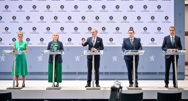 Premiér Petr Fiala a další členové jeho kabinetu na tiskové konferenci seznámili veřejnost s nejdůležitějšími body jednání vlády, 3. září 2025.