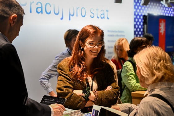 Společný stánek státní správy Pracuj pro stát během obou dnů přilákal velké množství návštěvníků, 4. března 2026.