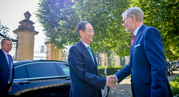 Premiér Petr Fiala jednal se svým jihokorejským protějškem Han Duck Soo, 12. září 2023.