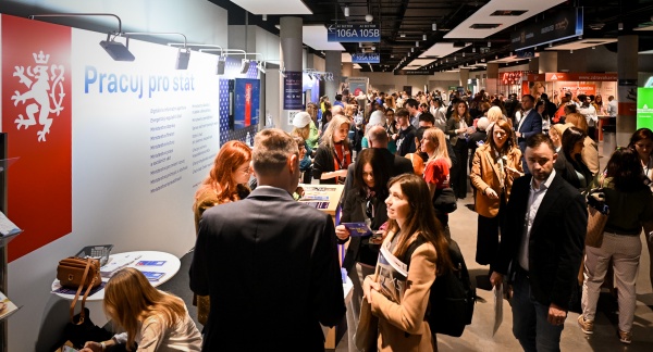 Společný stánek státní správy Pracuj pro stát během obou dnů přilákal velké množství návštěvníků, 4. března 2026.
