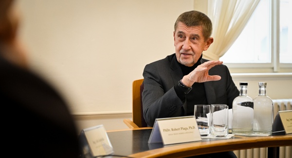 Premiér Andrej Babiš na prvním jednání obnovené Rady vlády pro duševní zdraví ve Strakově akademii, 13. února 2026.