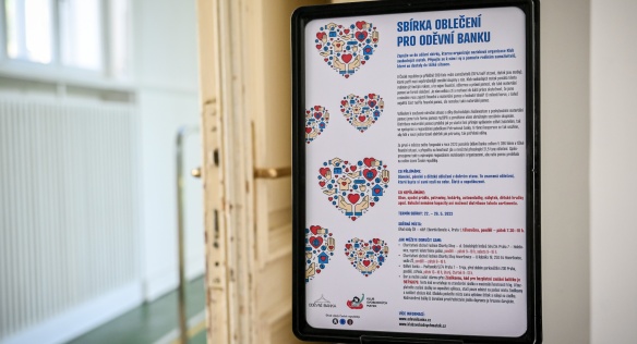 Úřad vlády ČR se zapojil do sbírky oblečení pro Oděvní banku, 31. května 2023.