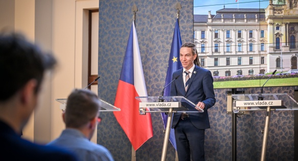Místopředseda vlády pro digitalizaci na tiskové konferenci okomentoval nabytí účinnosti zákona o občanských průkazech, 26. května 2023.