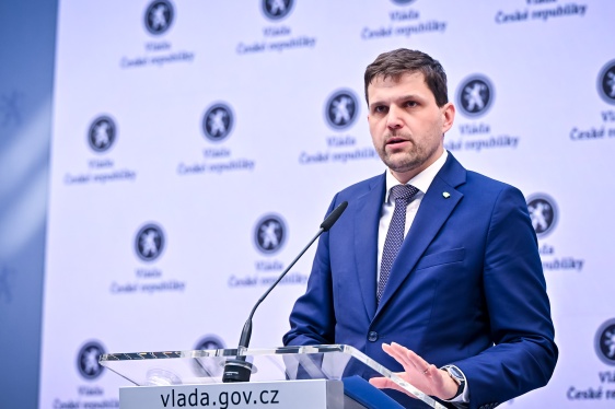 Premiér Petr Fiala se chystá zahájit další pravidelnou schůzi svého kabinetu, 19. února 2025.
