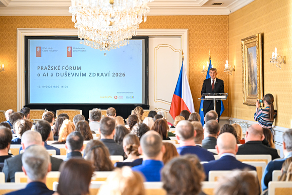 Premiér Andrej Babiš při projevu na Pražském fóru o AI a duševním zdraví v Lichtenštejnském paláci, 13. října 2026.