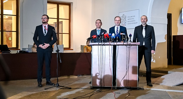 Výsledky jednání shrnuli pro média premiér Petr Fiala, vicepremiér Ivan Bartoš a ministr pro legislativu Michal Šalomoun, 17. ledna 2024.