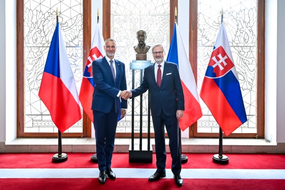 Premiér Petr Fiala přijal ve Strakově akademii předsedu Národní rady Slovenské republiky Richarda Rašiho, 7. května 2025.