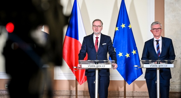 Premiér Petr Fiala a další členové Vládního výboru pro strategické investice na tiskové konferenci po jednání, 22. dubna 2024.