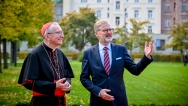 Premiér Petr Fiala a státní sekretář Svatého stolce kardinálPietro Parolin podepisují smlouvu mezi Českou republikou a Svatým stolcem,24. října 2024.
