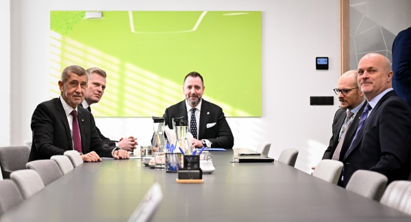 Premiér Andrej Babiš a nový ministr životního prostředí Igor Červený na prvním jednání s vedením resortu po uvedení do funkce, 23. února 2026.