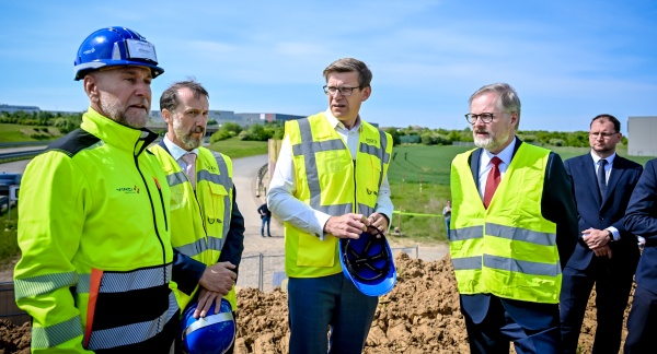 Premiér Petr Fiala a ministr dopravy Martin Kupka si prohlédli rozestavěnou část Pražského okruhu, 14. května 2025.