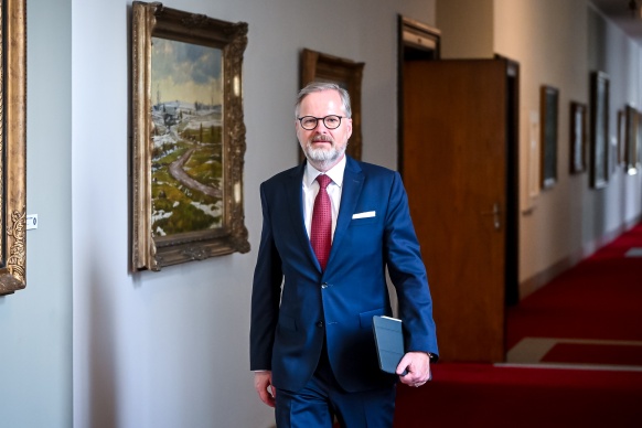 Na tiskové konferenci shrnuli premiér Petr Fiala a další účastníci jednání se zástupci průmyslu možné dopady amerických cel na ČR, 9. dubna 2025.