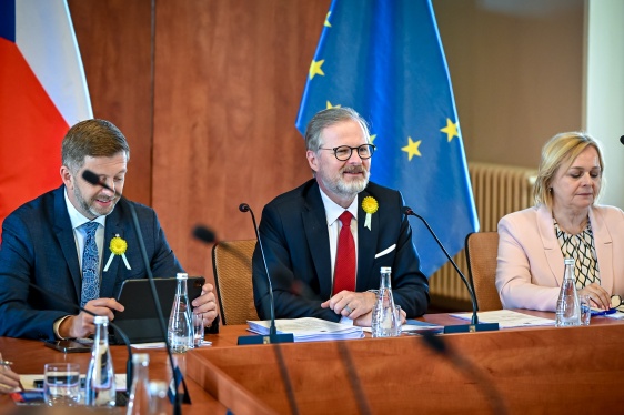 Premiér Petr Fiala zahajuje výjezdní zasedání svého kabinetu v Kutné Hoře, 14. května 2025.