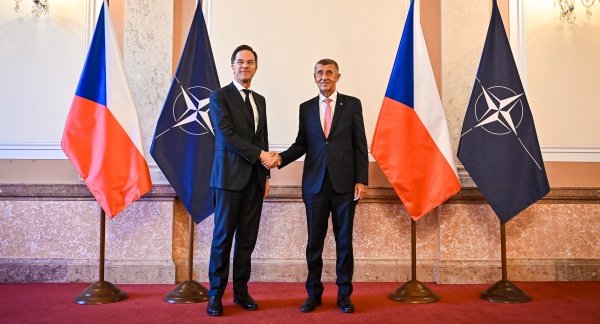 Premiér Andrej Babiš přijal ve Strakově akademii generálního tajemníka NATO Marka Rutteho, 16. dubna 2026.