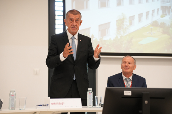 Premiér Andrej Babiš vystoupil na tiskové konferenci k představení koncepce dětské psychiatrické péče ve FN Olomouc, 2. října 2026.