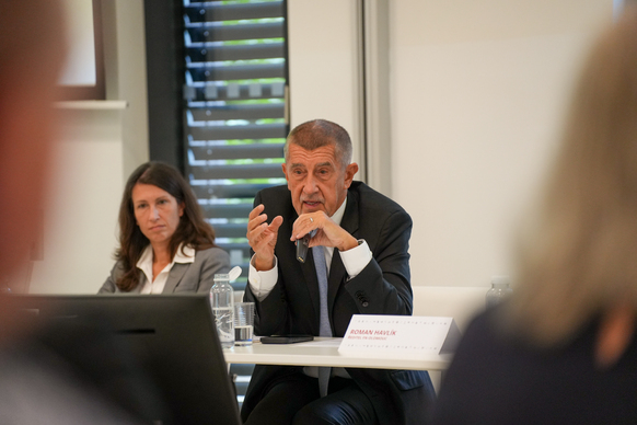 Premiér Andrej Babiš vystoupil na tiskové konferenci k představení koncepce dětské psychiatrické péče ve FN Olomouc, 2. října 2026.