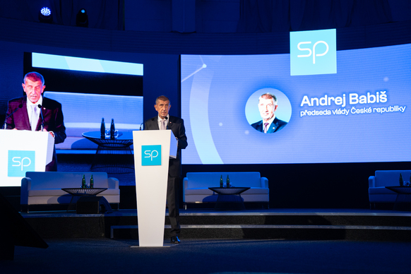 Premiér Andrej Babiš si během zahájení 67. Mezinárodního strojírenského veletrhu v Brně prohlédl několik expozic, 6. října 2026.