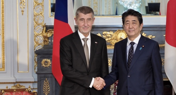 Na závěr oficiální návštěvy Japonska přijal českého předsedu vlády Andreje Babiše japonský premiér Šinzó Abe, 24. října 2019.