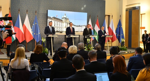 Společné foto premiérů zemí V4 Visegrádské skupiny, 4. března 2020.