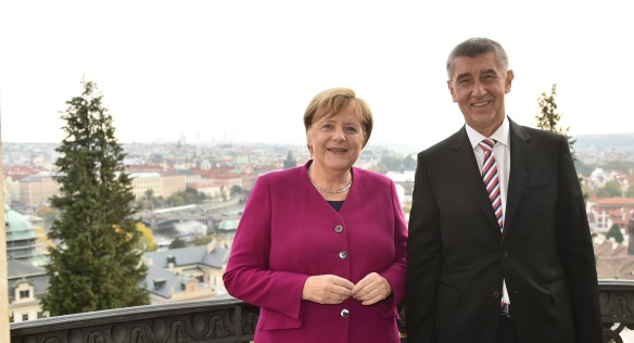 Angela Merkelová a Andrej Babiš na balkoně Kramářovy vily, 26. října 2018.