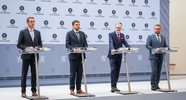 Premiér Petr Fiala a další členové vlády na tiskové konferenci shrnuli hlavní body prvního jednání vlády po vládních prázdninách, 20. srpna 2025.