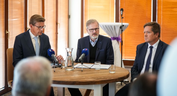  Premiér Fiala spolu s ministrem Kupkou představili postup přípravy úseků dálnice D52 a variantu přechodu přes vodní nádrž Nové Mlýny, 15. září 2025.