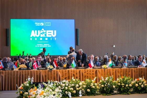 Český premiér v demisi Petr Fiala se zúčastnil summitu zemí EU a Africké unie v angolské Luandě, 24. listopadu 2025.