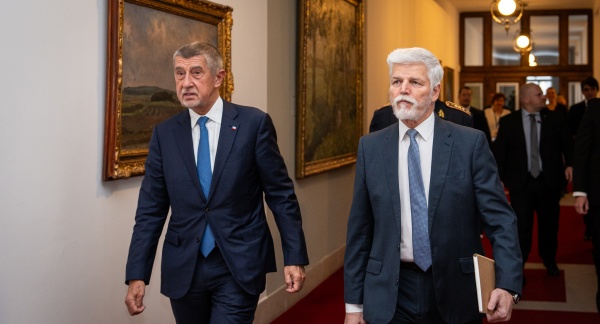 Premiér Andrej Babiš doprovází prezidenta republiky Petra Pavla na zasedání Bezpečnostní rady státu ve Strakově akademii, 7. ledna 2026.
