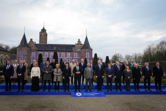 Český premiér Andrej Babiš v rozhovoru s novináři před zahájením neformálního summitu, 12. února 2026.