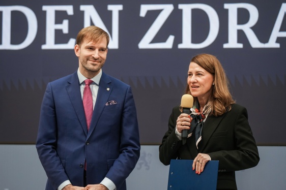 Mezi dobrovolnými dárci krve v rámci Dne zdraví ve Strakově akademii byla i vedoucí Úřadu vlády Tünde Bartha, 12. března 2026.