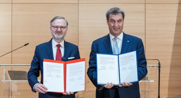 Prime Minister Fiala signed a memorandum with Prime Minister Söder on strengthening cooperation in the field of aviation and space, 9 May 2023.