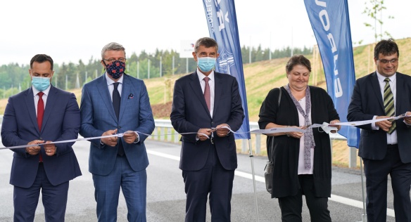 Premiér Andrej Babiš slavnostně otevřel nový obchvat na úseku Trstěnice-Drmoul, 4. června 2020.
