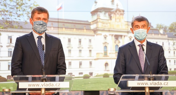 Prime Minister Andrej Babiš and Foreign Minister Tomáš Petříček announce the relaxation of measures at the state border, 5 June 2020.